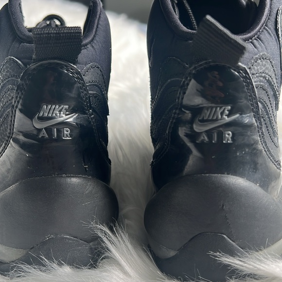 Boys Bakin Black Nike sneakers size 6 - Picture 3 of 7